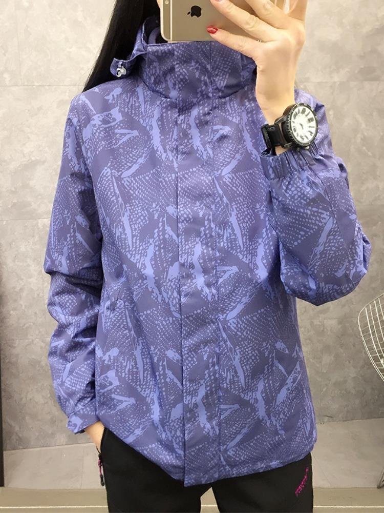 THE FILA/FELLOW TWEEDY HAN VERSION CAN REMOVE TWO SETS OF THREE-AND-ONE COATS FROM THE OPEN