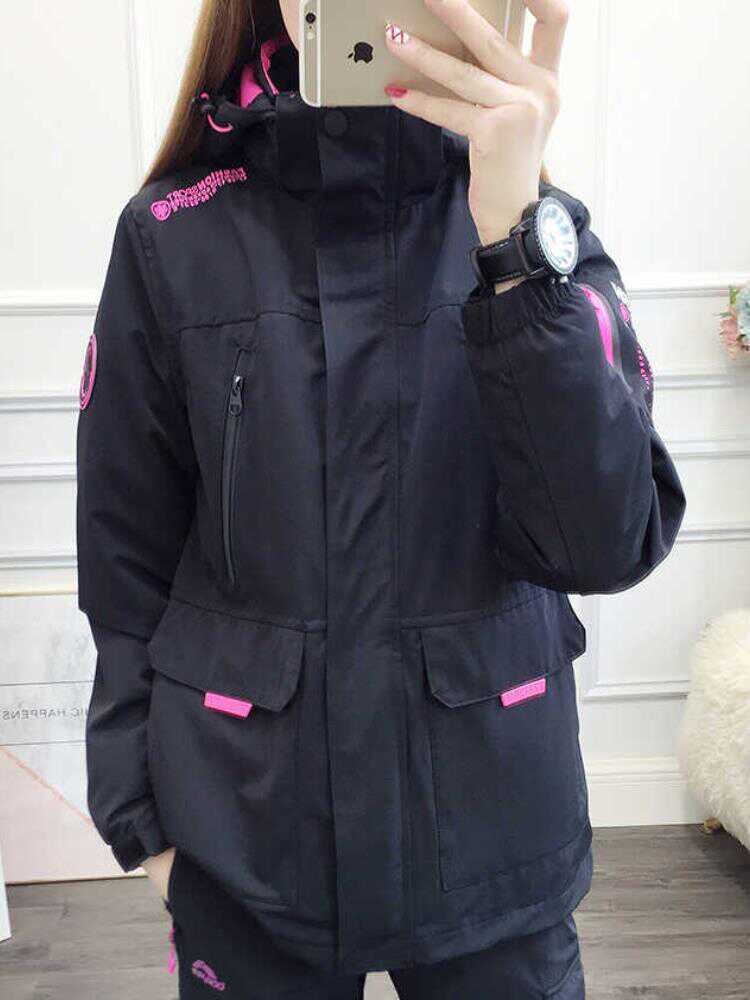 The woman in Philapai's exterior assault suit three times a winter windproof and waterproof