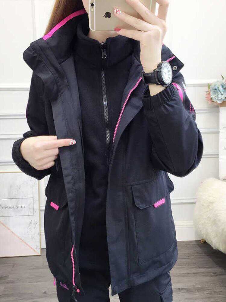 The woman in Philapai's exterior assault suit three times a winter windproof and waterproof