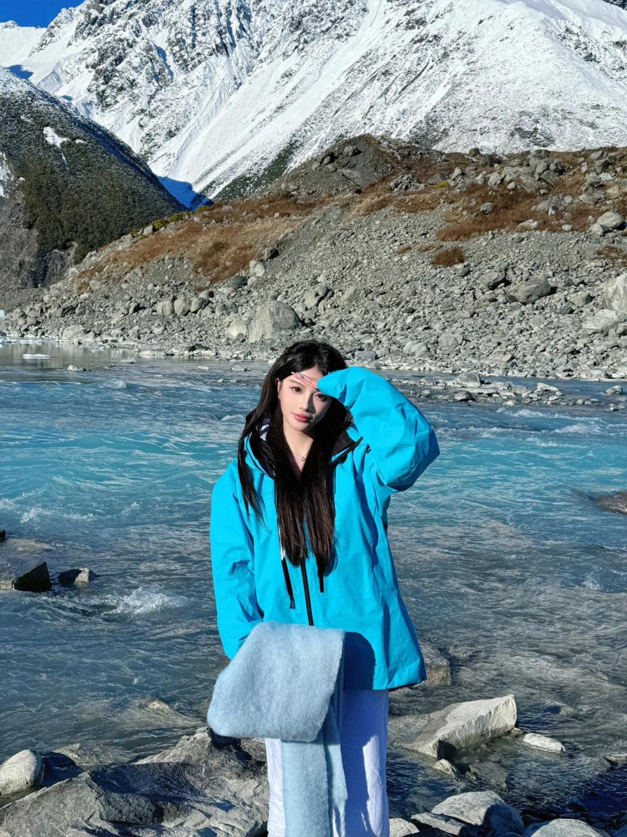 American retro-pressure gel t-shirt girl 2024 autumn winter windproof and velvet skis