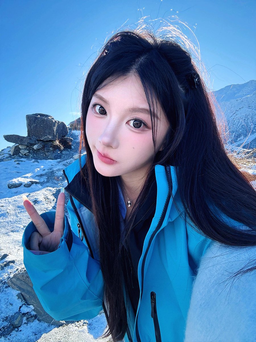 American retro-pressure gel t-shirt girl 2024 autumn winter windproof and velvet skis