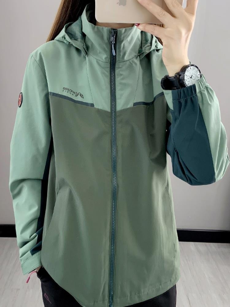 The men and women of the Philapkiss have three pairs of velvet, two pairs of accelerator and a thick coat to protect themselves from the wind and water