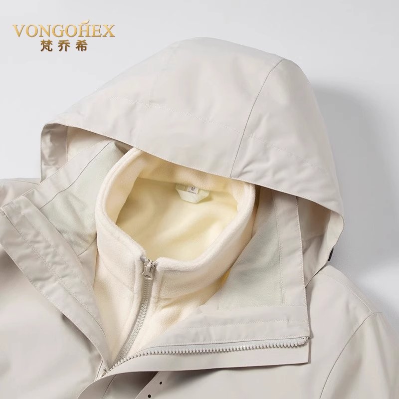 hazzys hajis, a man in a three-to-one assault suit, high-end outdoor skiing and waterproof jacket