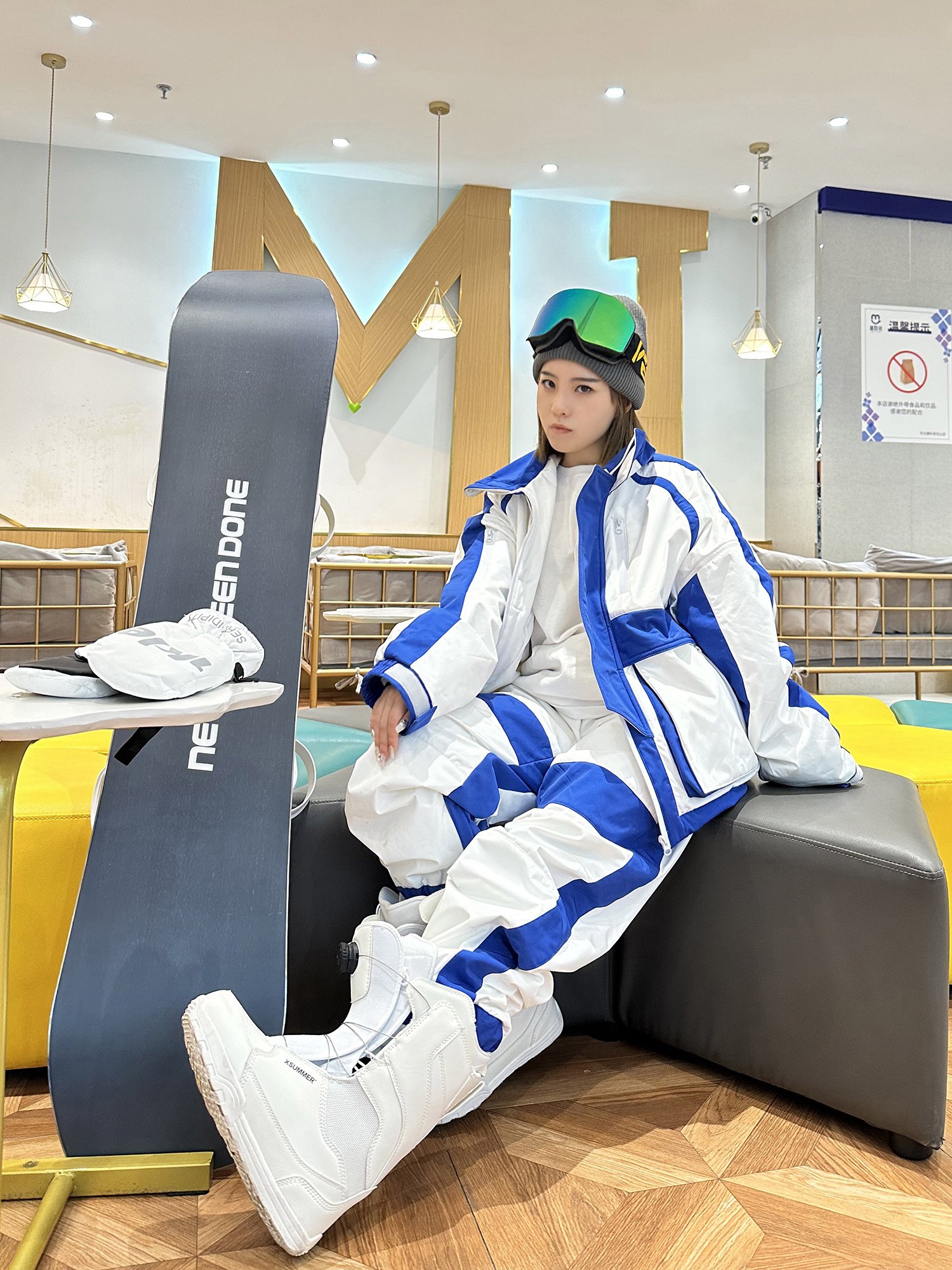 BeeSweet Cross-Screen Skisuit male wind-proof and water-proof skating pants with a warm, warm ski suit for women