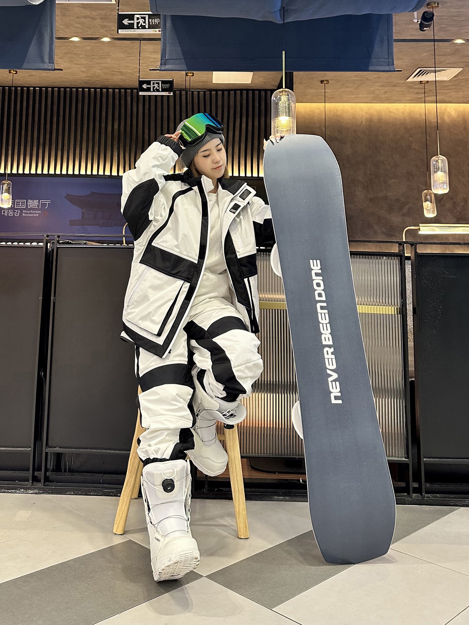 BeeSweet Cross-Screen Skisuit male wind-proof and water-proof skating pants with a warm, warm ski suit for women