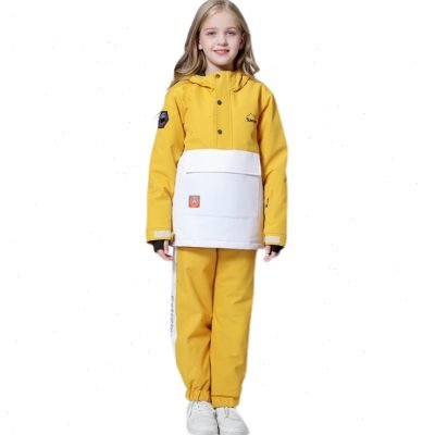 The tide of Lake 2022 blue outdoor clothes warmed with cotton and a child's one-board ski suit with a sky blue yellow coat