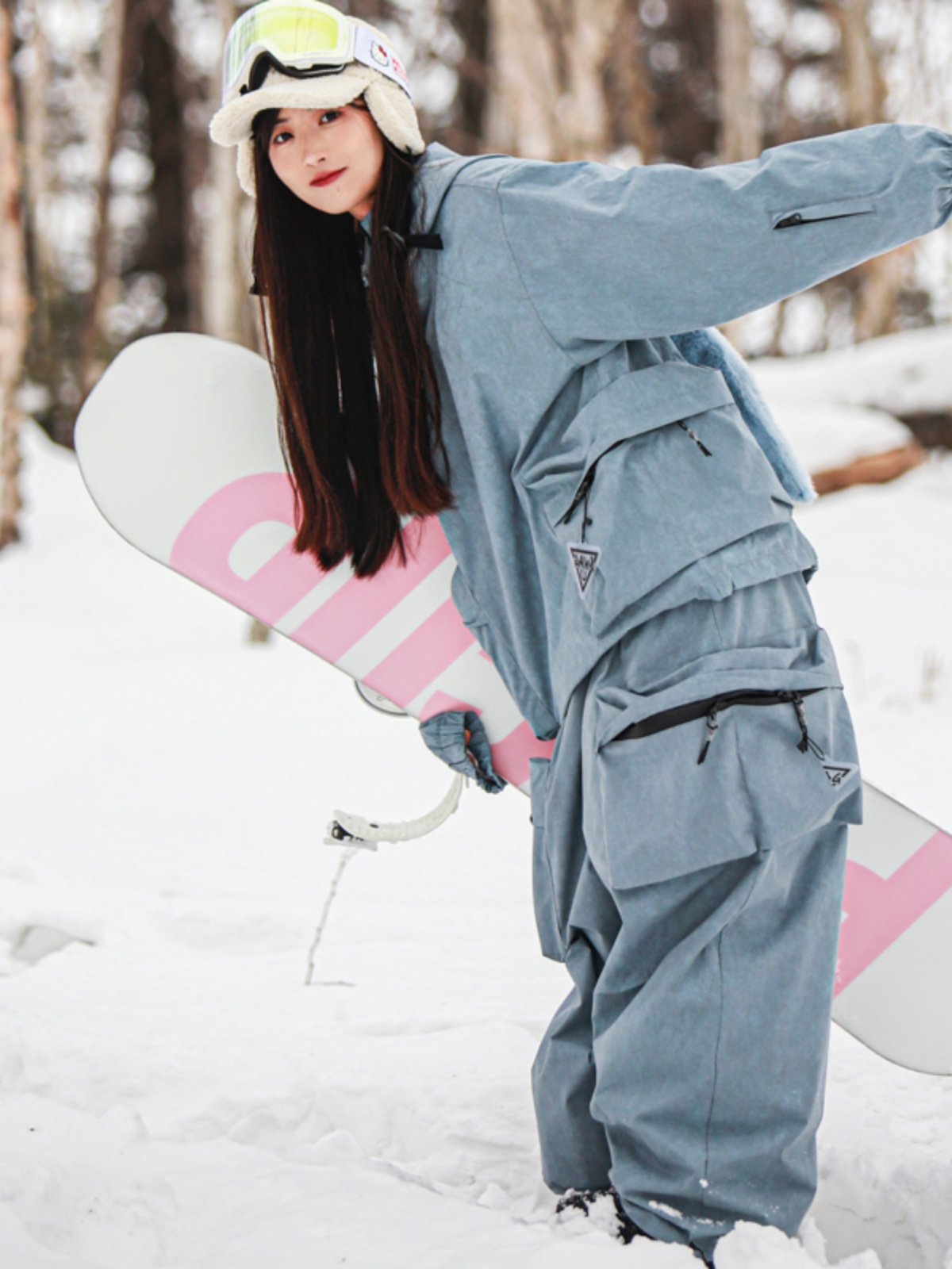 Swagli skiing lady rabbit ears specializing in waterproof, wet-air skiing