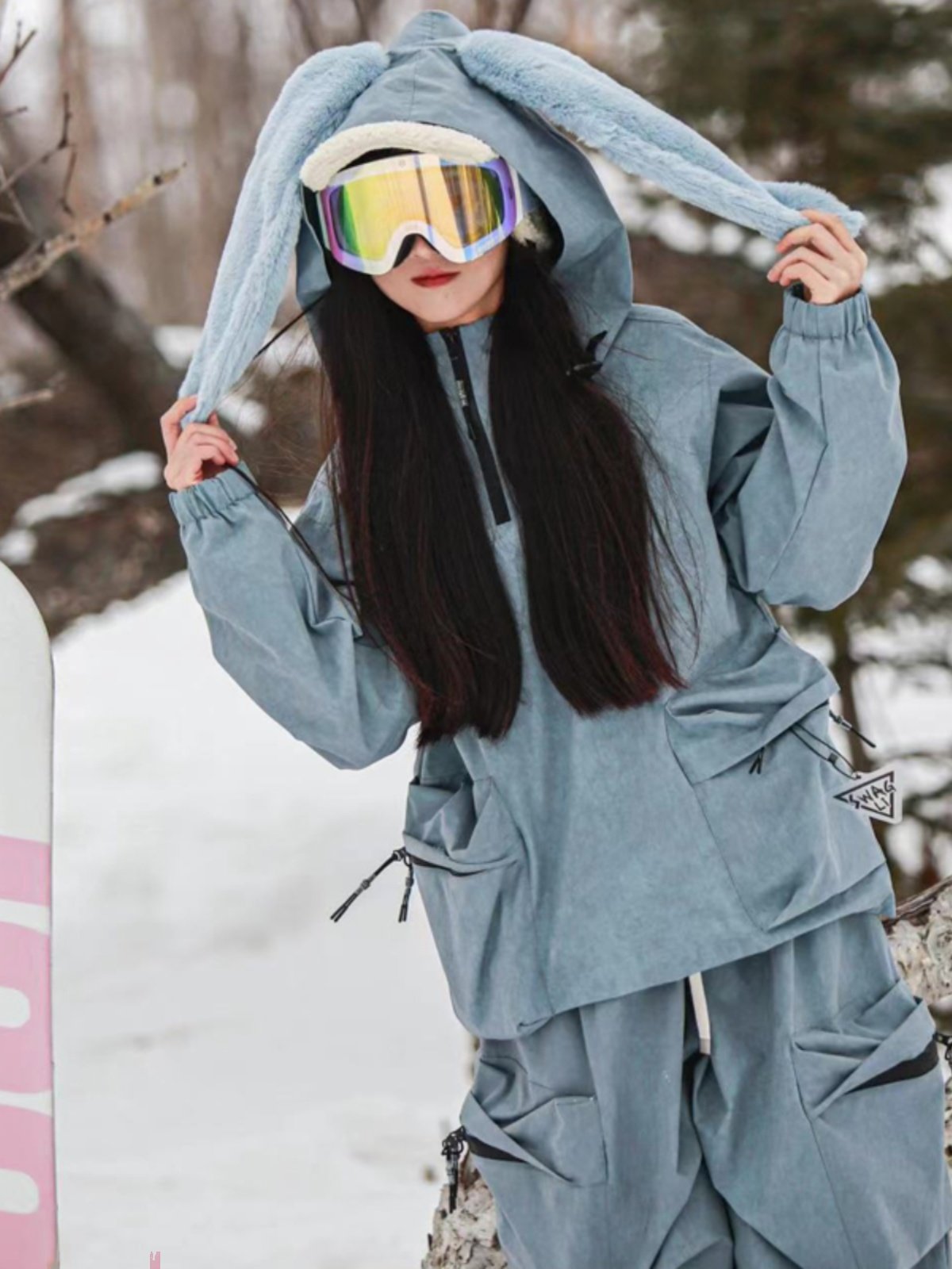 Swagli skiing lady rabbit ears specializing in waterproof, wet-air skiing