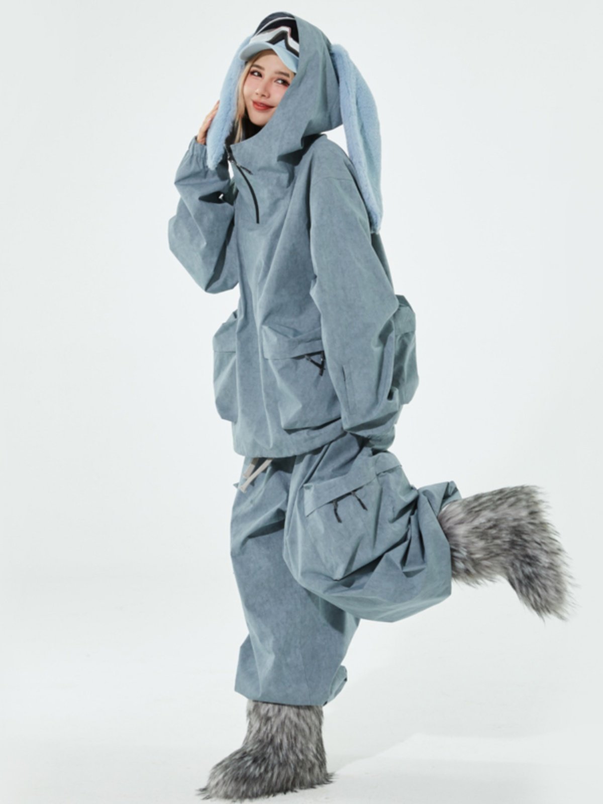 Swagli skiing lady rabbit ears specializing in waterproof, wet-air skiing