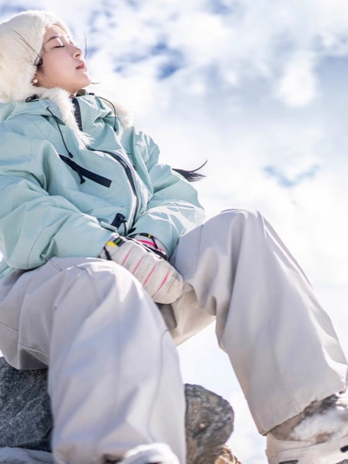 Italian ski couple dopamine outside the autumn and winter, wearing a ski jacket to get to the top of the mountain
