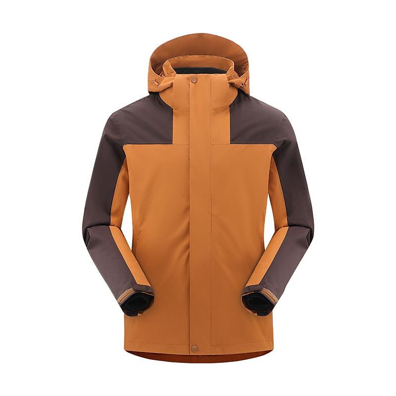 One tweezer and three tweezers can be removed from the mountain-crawling suit of a man who is windproof and skiing