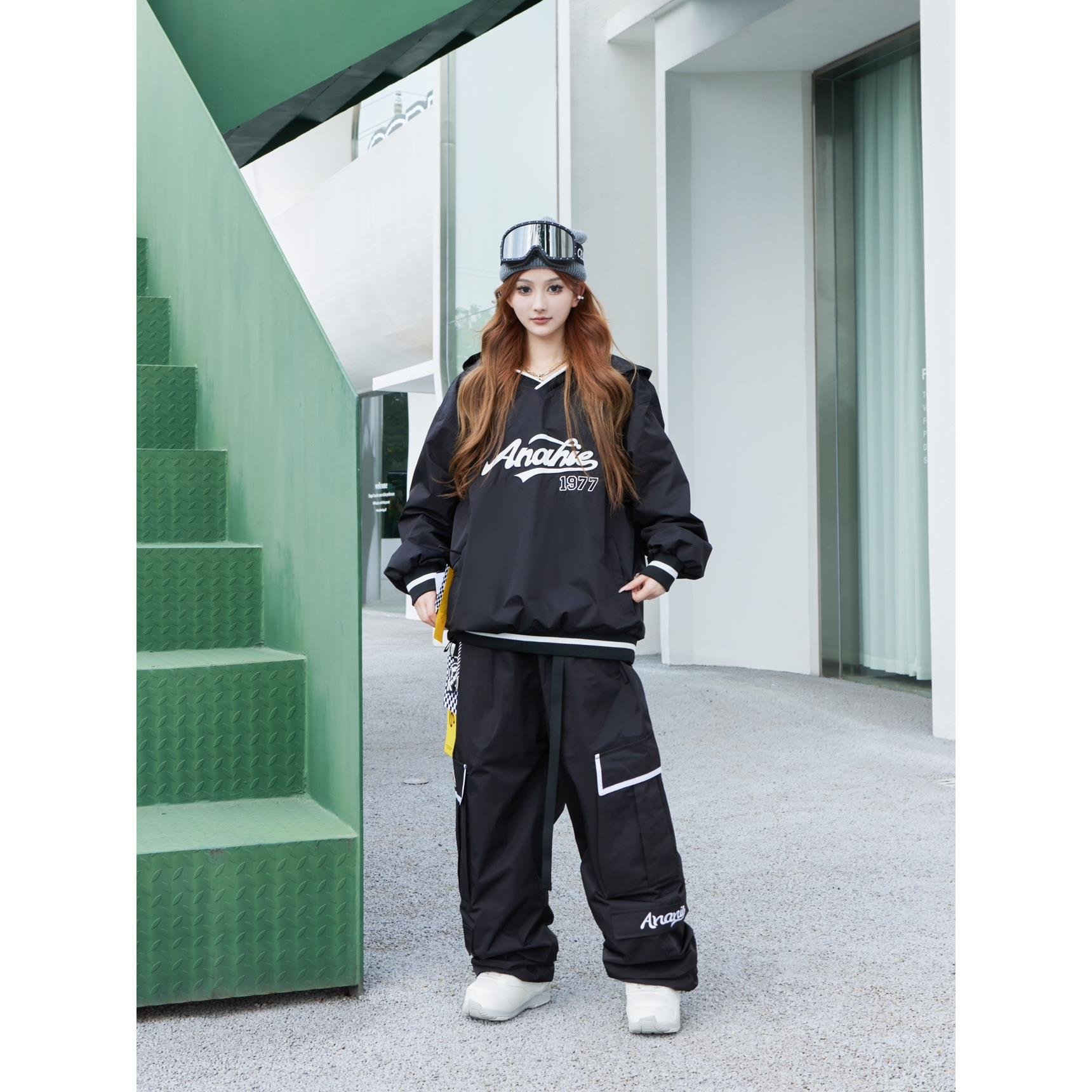 IT'S A SINGLE-SKINNED SNOWPANTS
