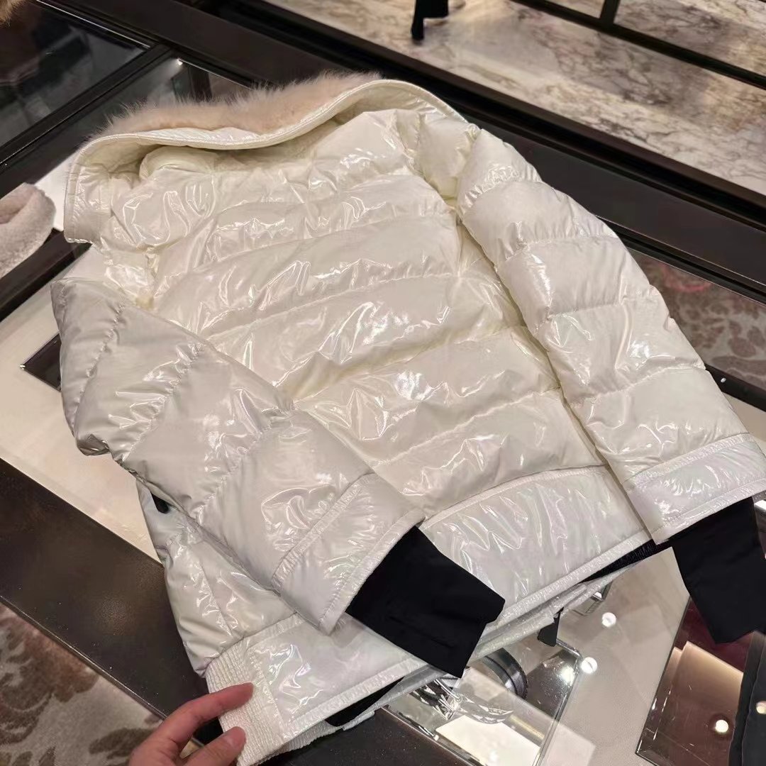 Instyle's new white ski-skissing suit jacket