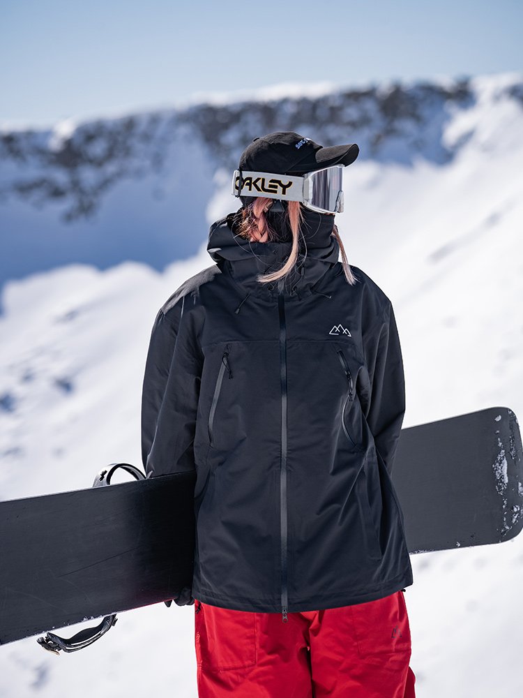 A new 2024 for a women's skiing suit in Culonia
