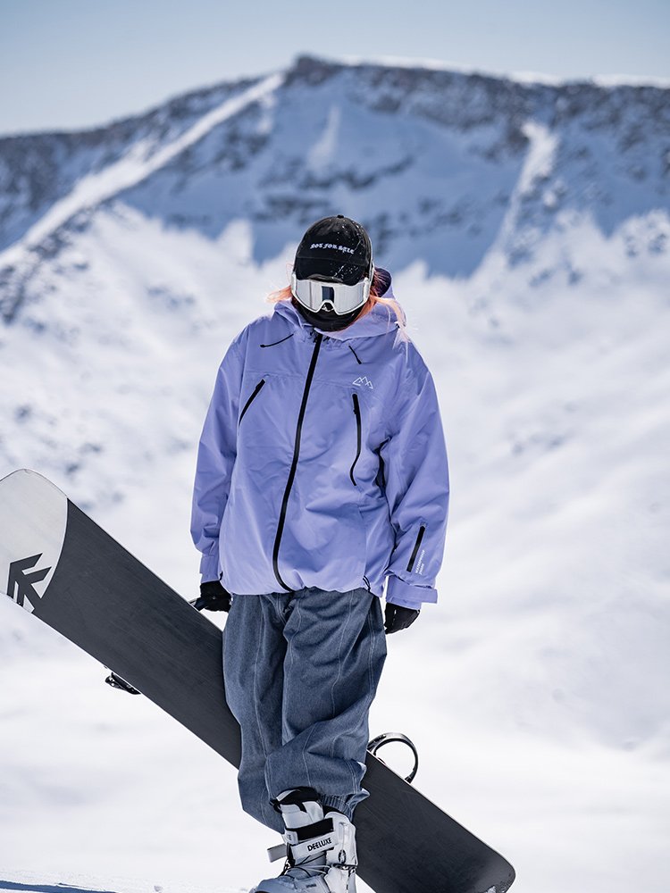 A new 2024 for a women's skiing suit in Culonia