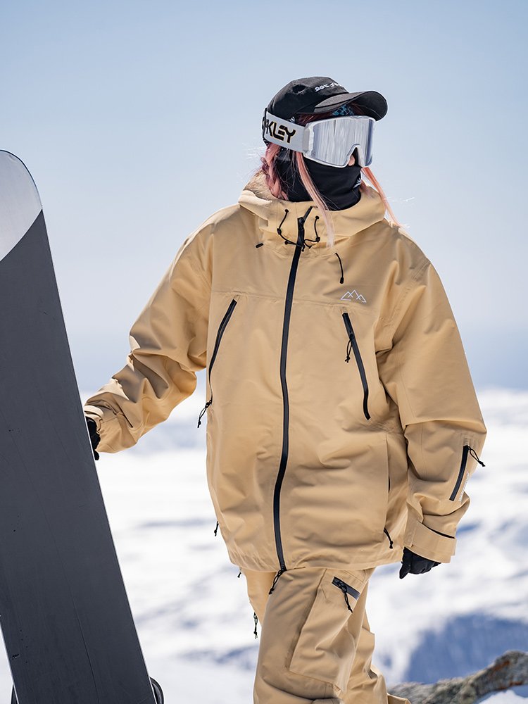 A new 2024 for a women's skiing suit in Culonia