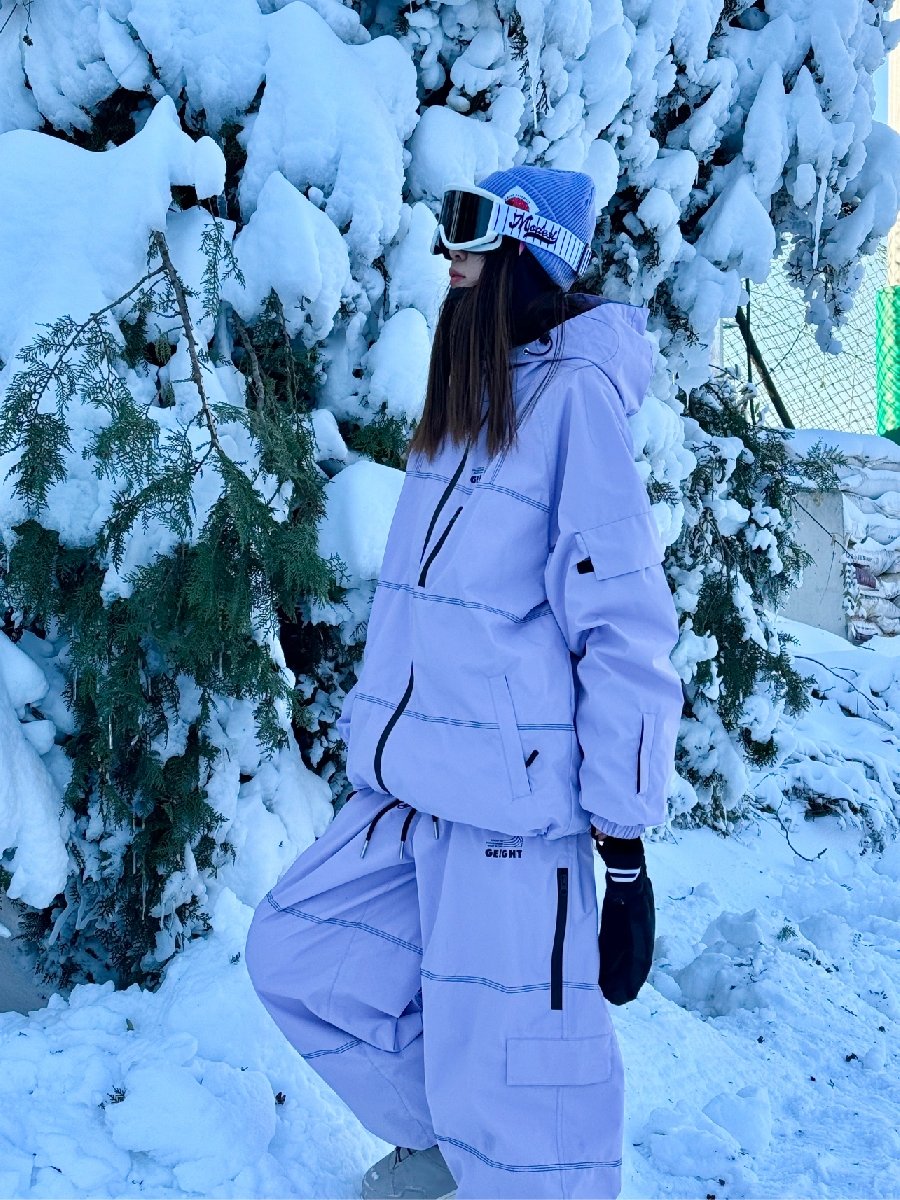 Geight purple ski suit with a loose ski suit and a cool double-board ski suit