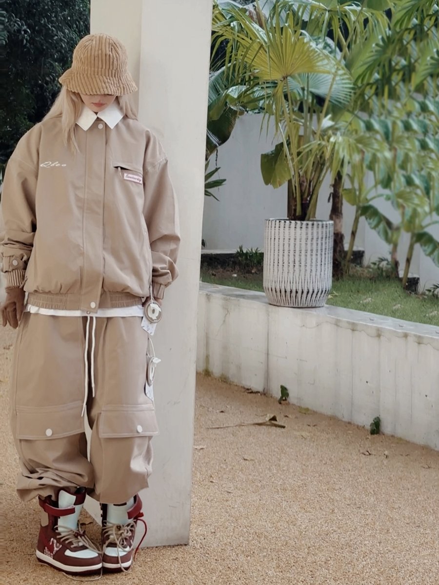 QLeo's one-board ski suit for a man's suit