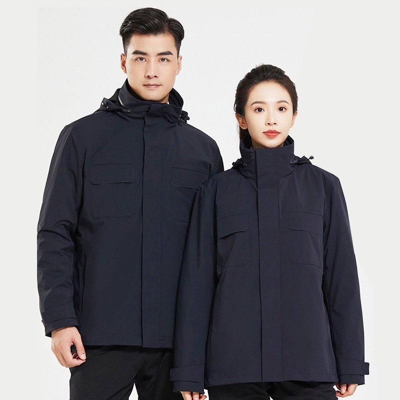 Two sets of a three-in-a-one for the new outdoor assault suit in the fall and winter to remove windproof, waterproof skis