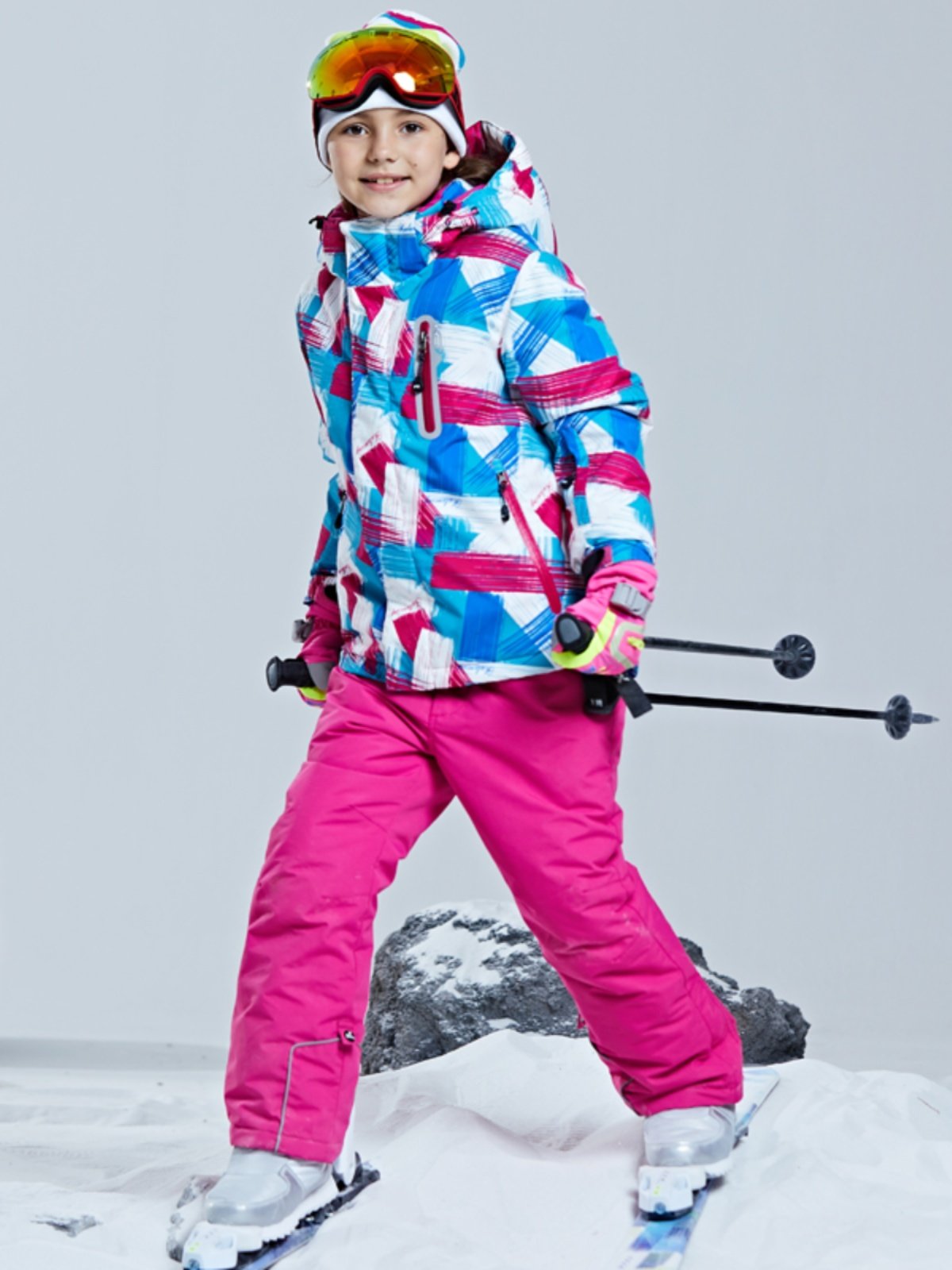 Winter child skiing suit with a single plate with a thick heating and waterproofing kit with small, medium and large child cotton