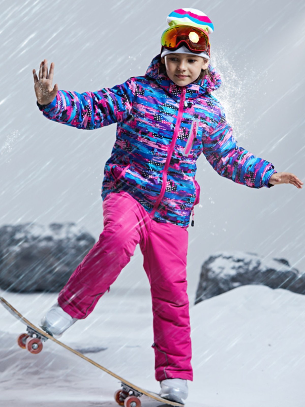 Winter child skiing suit with a single plate with a thick heating and waterproofing kit with small, medium and large child cotton
