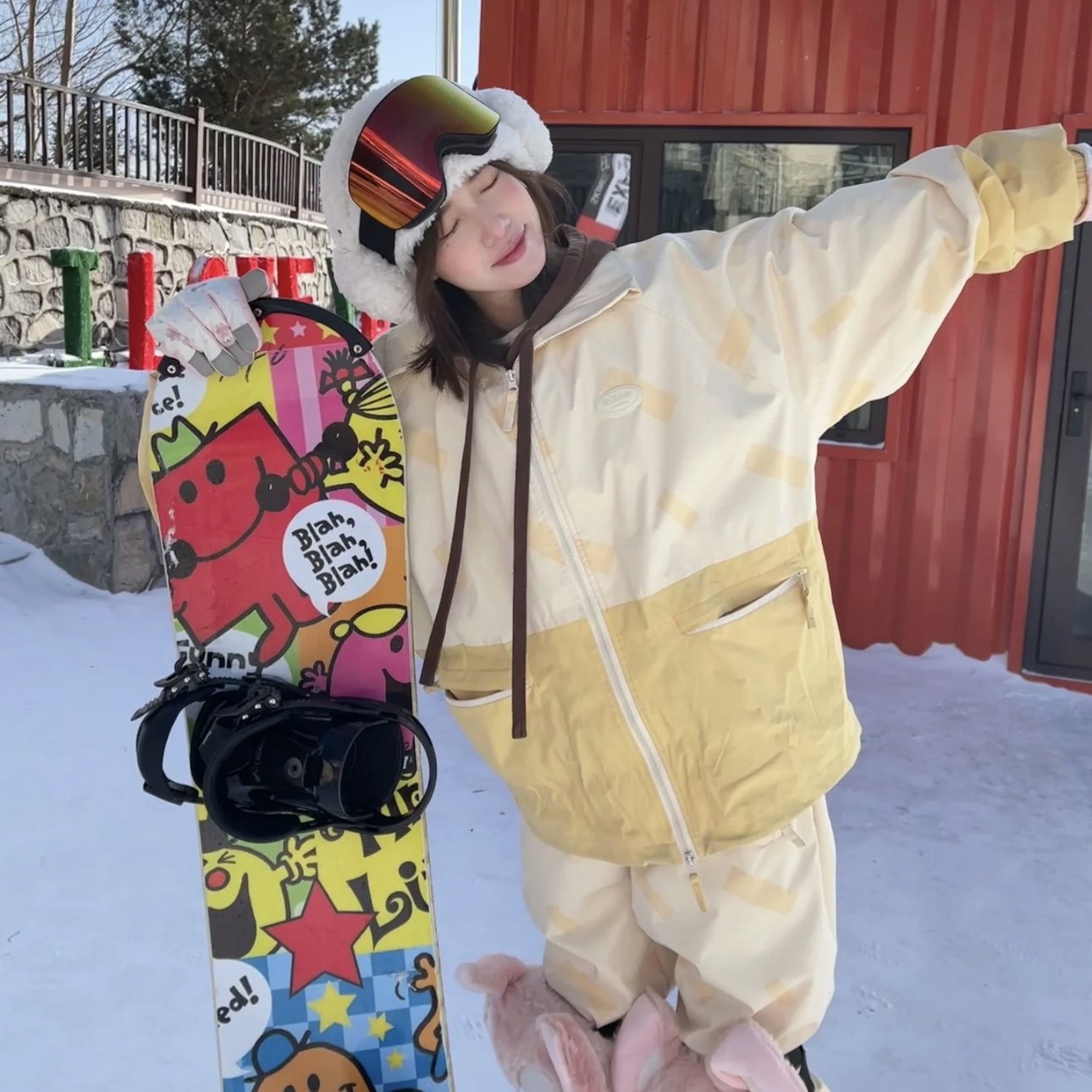 QLeo's skating suit is an American-style skating suit