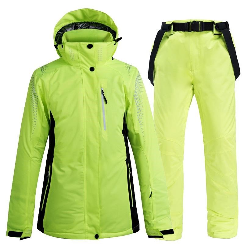 HEAT SUIT MAN AND SNOW-SKINNED PANTS FOR THE WINTER