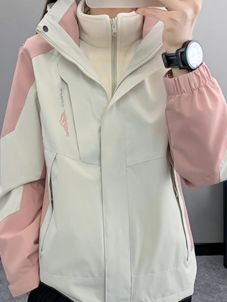 A new 2024 spring, autumn and winter tweezer suit, with three pairs of men and women, will detach a small man from the mountain to protect the wind