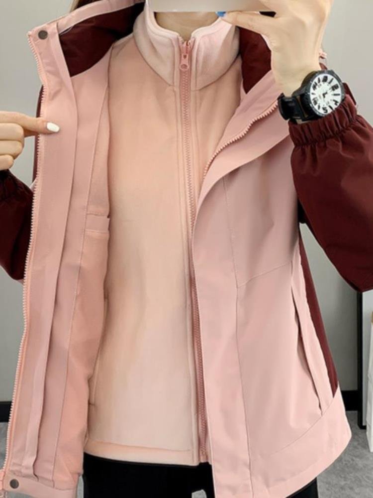 A new 2024 spring, autumn and winter tweezer suit, with three pairs of men and women, will detach a small man from the mountain to protect the wind