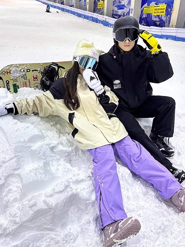The Italian ski suit, the man and the woman who paid for the heat, the one-board, loose coat, the two-board ski suit