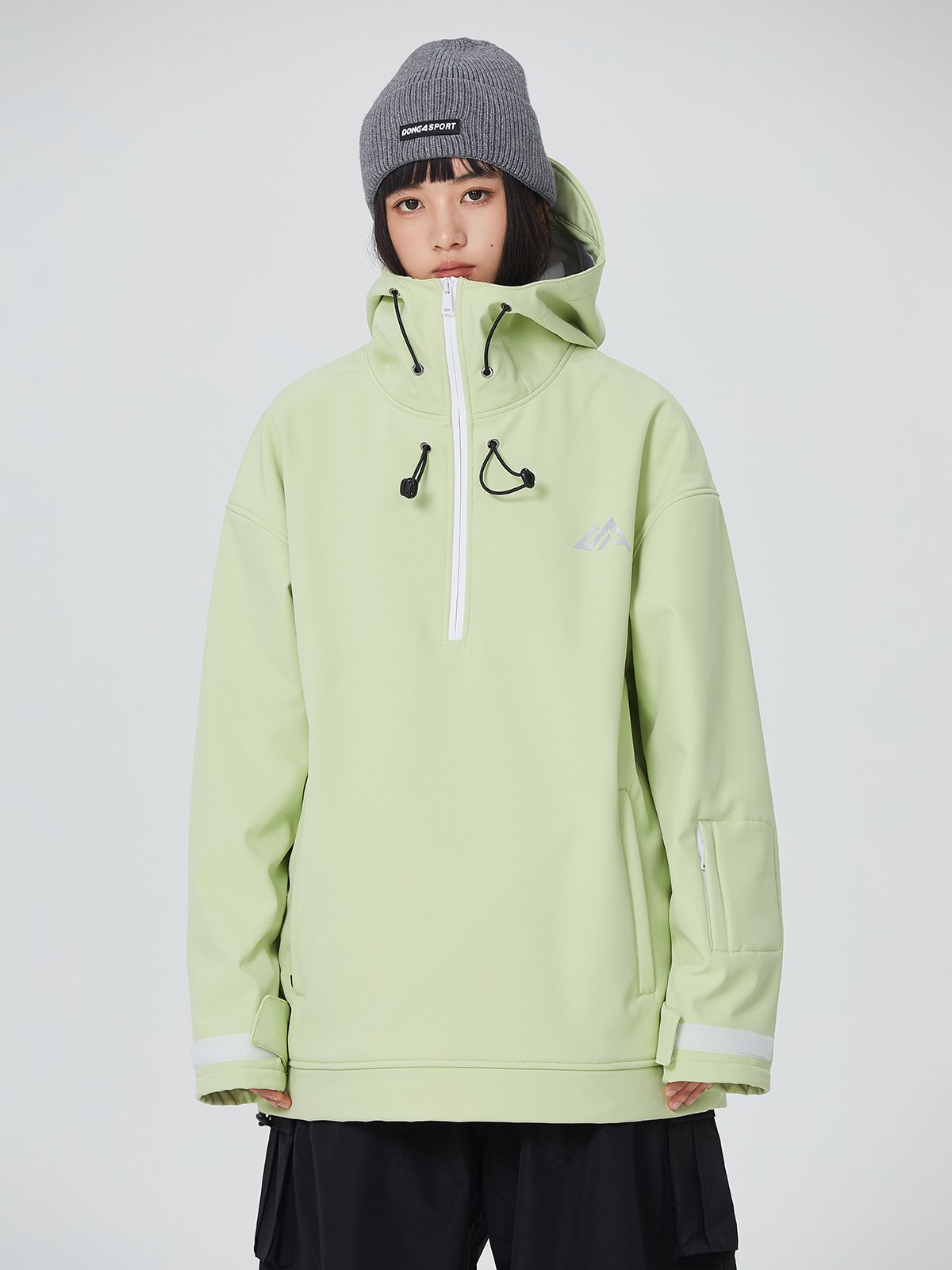 Single-skinned ski-suit girl, with a warm outdoor-hot-skinned new shirt