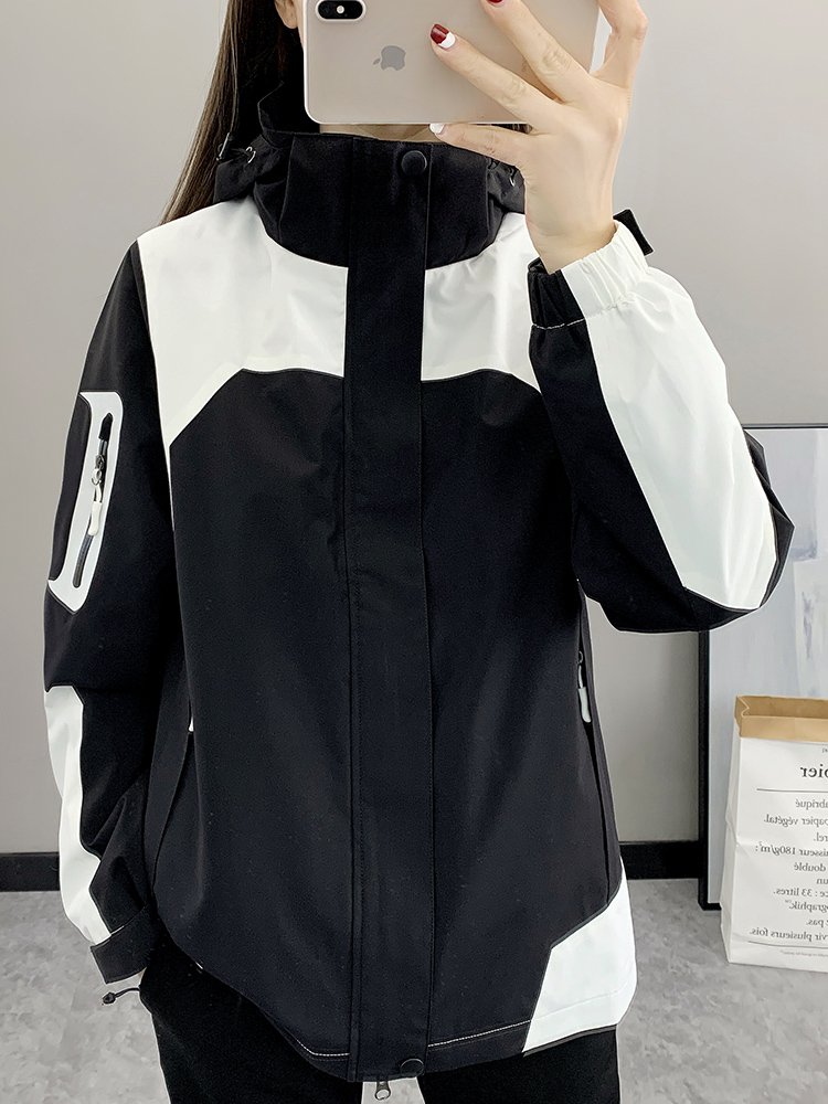 A new 2024 for a woman in a Phil's T-shirt can be removed from the wind and water