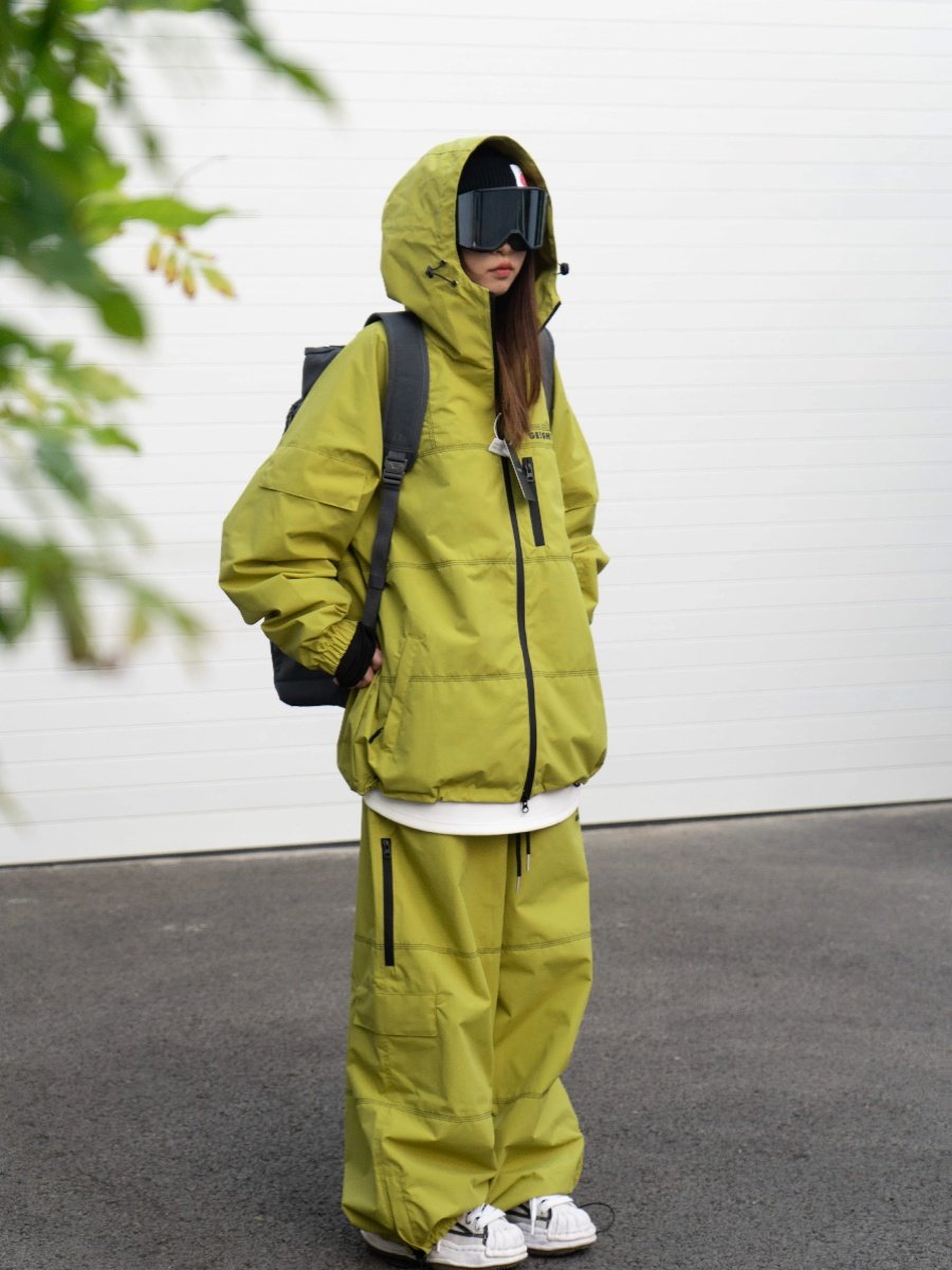 Geight Green Collision Ski suit, with a loose ski suit, scrambling one-board, two-board ski equipment