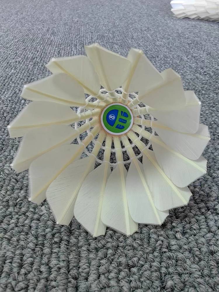 Factory direct selling indoor and outdoor ENI8 duck hair Small and medium -sized square super -resistant badminton three barrels of 