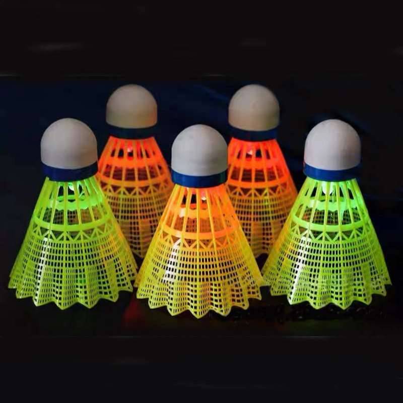 Green ball at night indoor fluorescent ball high -end night light -proof badminton badminton super resistance night professional with light stabilization@