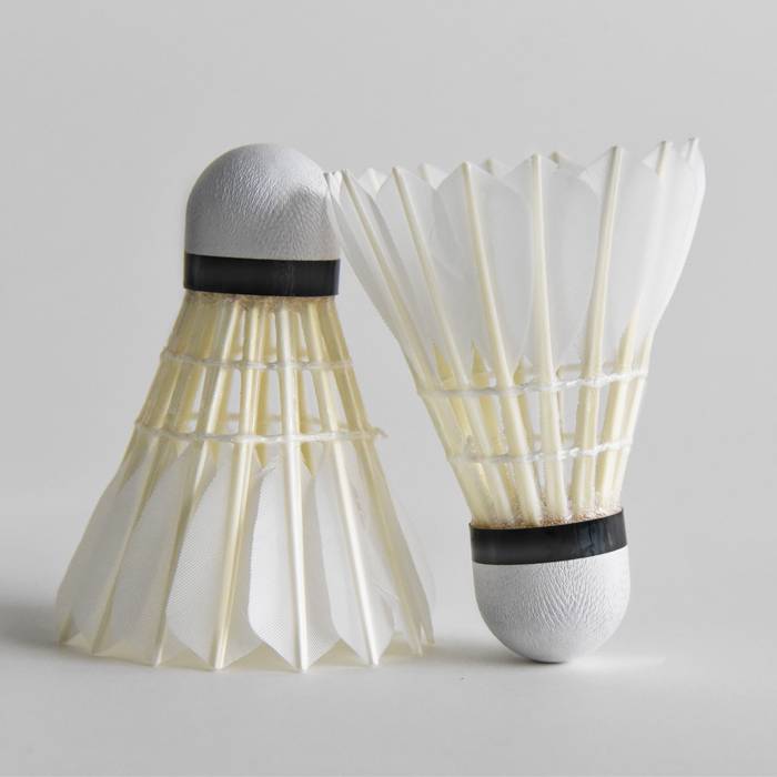 Wong elite badminton (more favorable to buy multiple barrels)