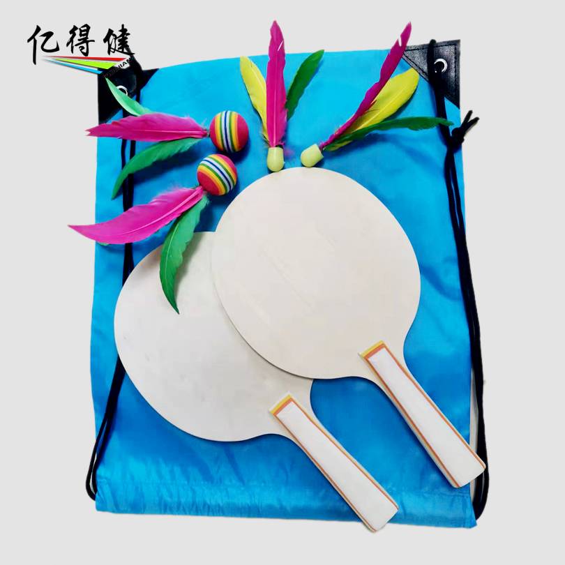 Benba Badfall with a ball bag, cricket set, dumplings, ping -ping -ping -ping -indoor board feathers, three hair balls