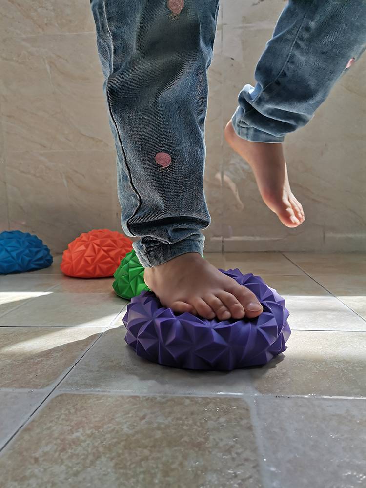 Children's ankle exercise hemisphere is fun Kid Balance Spiky Ball activated the arch muscles balance pad