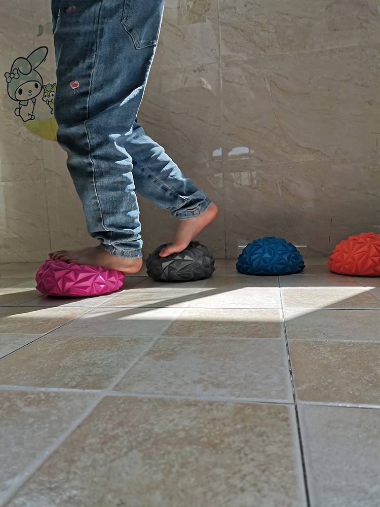 Children's ankle exercise hemisphere is fun Kid Balance Spiky Ball activated the arch muscles balance pad