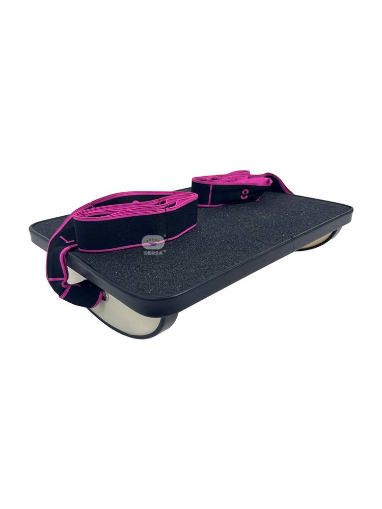 Speeder skater ground trained pedals to stabilize their ankles to support the balance of semi-round skating equipment