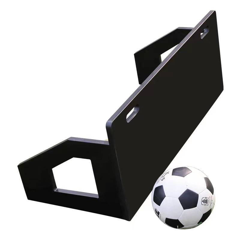 Soccer back-to-board training for a single person to pass on a child aid kit at the GVB