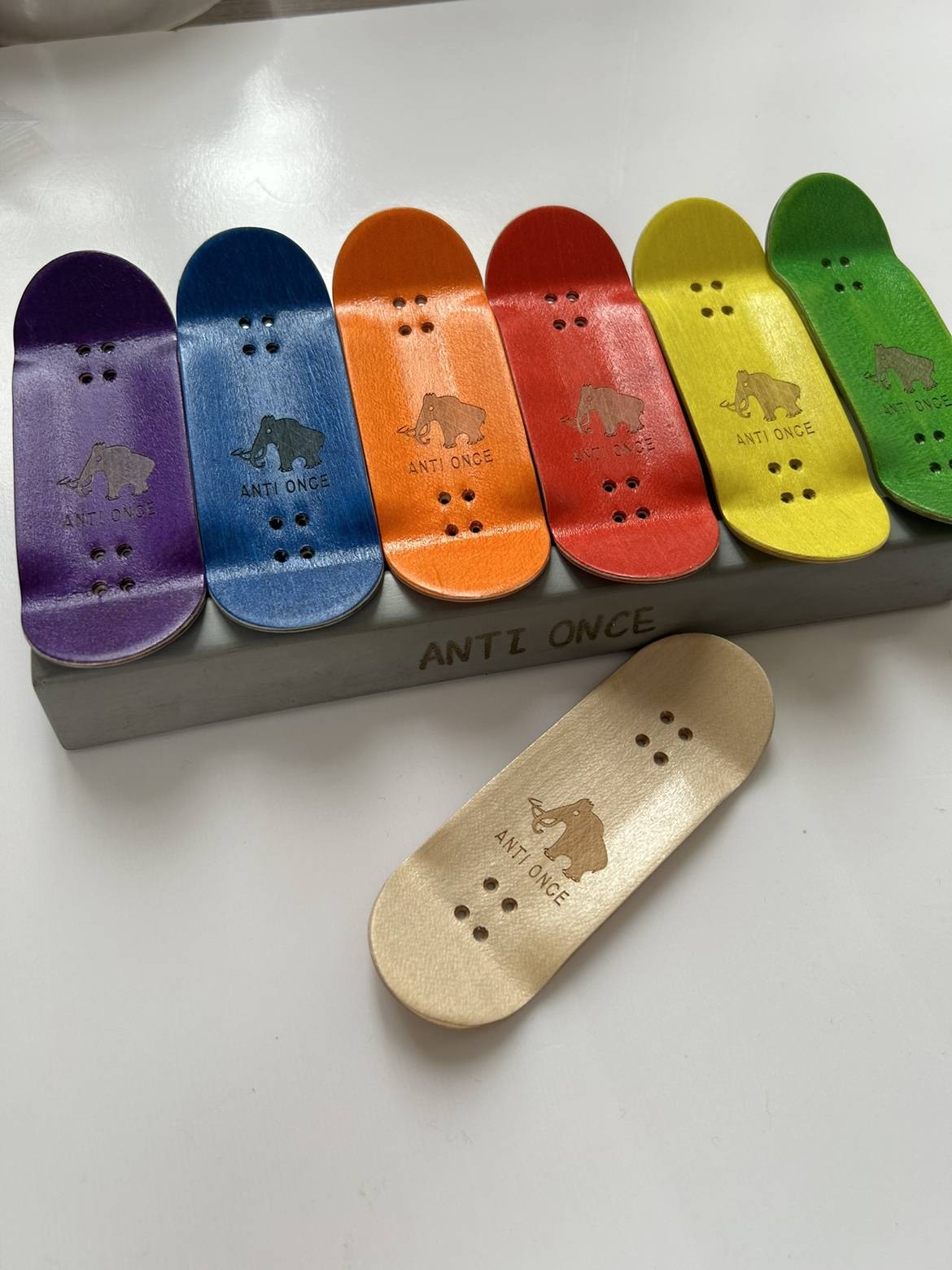Antionce professional maple finger Canadian skateboarding wide board 34mm*98mm skateboarding
