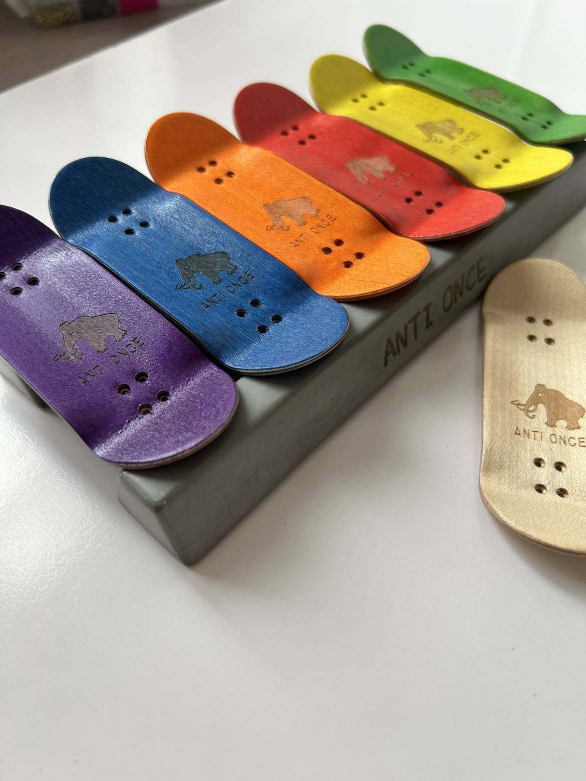 Antionce professional maple finger Canadian skateboarding wide board 34mm*98mm skateboarding