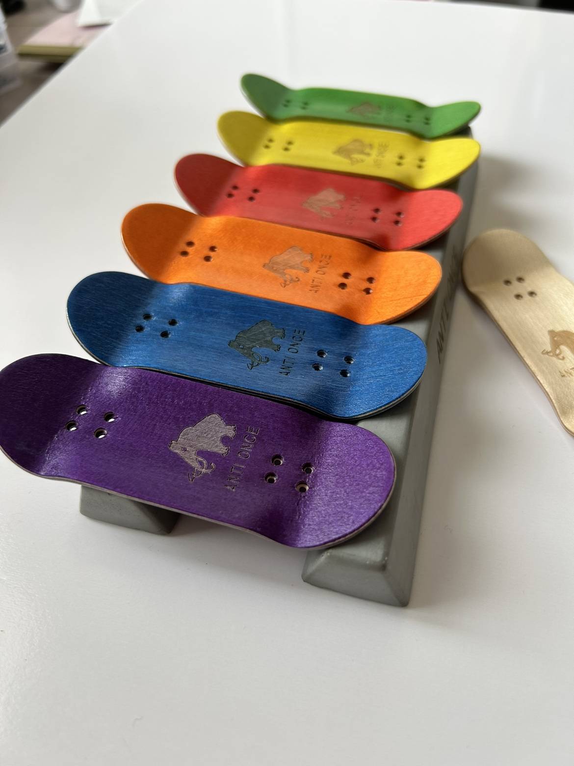 Antionce professional maple finger Canadian skateboarding wide board 34mm*98mm skateboarding