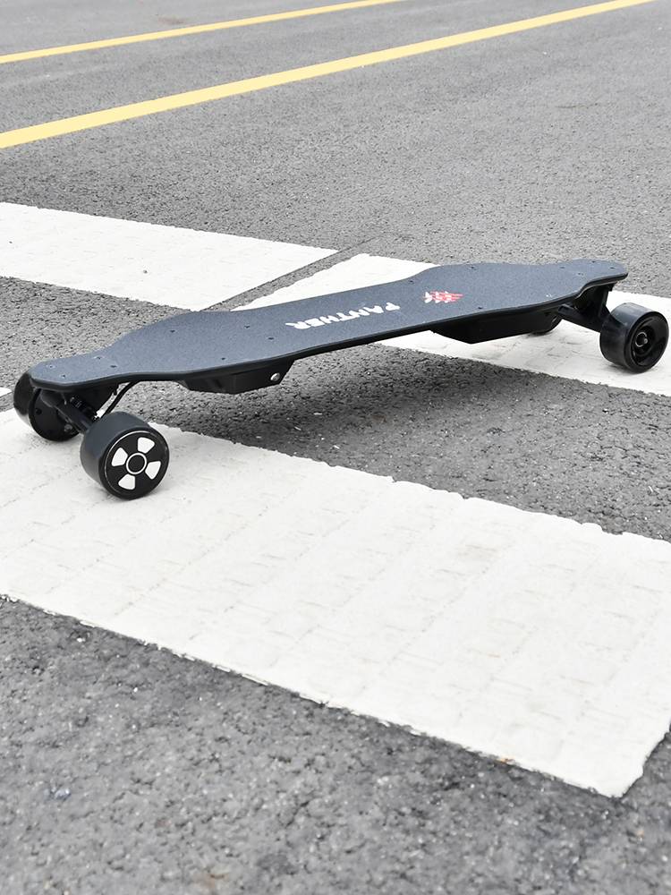 BLACK LEOPARD X4ES LOW-END ELECTRIC SKATEBOARD LONG-BOARD WALKER, DOUBLE-DRIVE 2024 OUTSIDE THE WHEEL