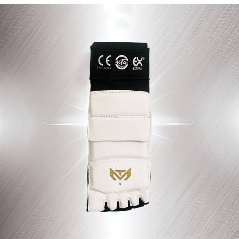 Taekwondo hand-guarded adult child-protected gloves for foot-protected trouser kit