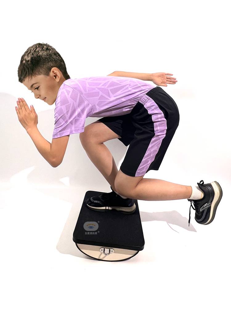 Swingers are training to balance pedals and ankles to stabilize and support swinging semi-round skaters