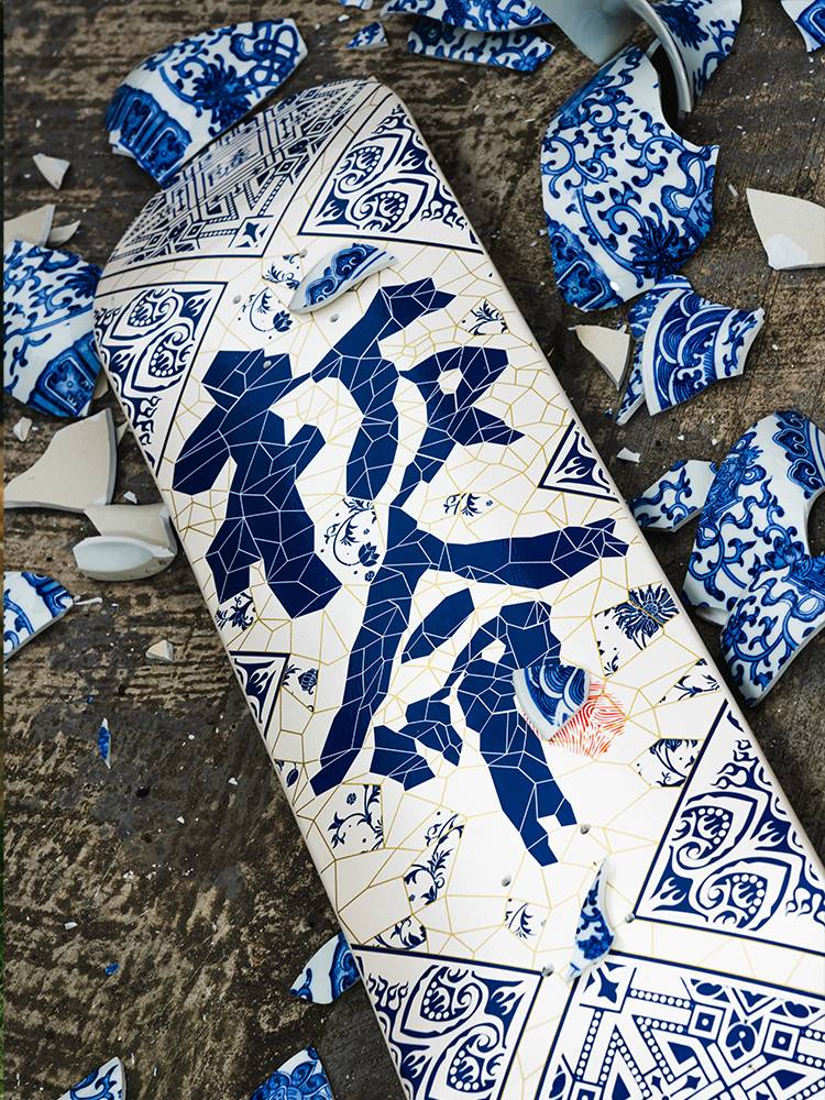 SAGA new skateboard professional board noodle men and girls, adolescents, teenagers double -head 2023 board life blue and white porcelain Tai Chi