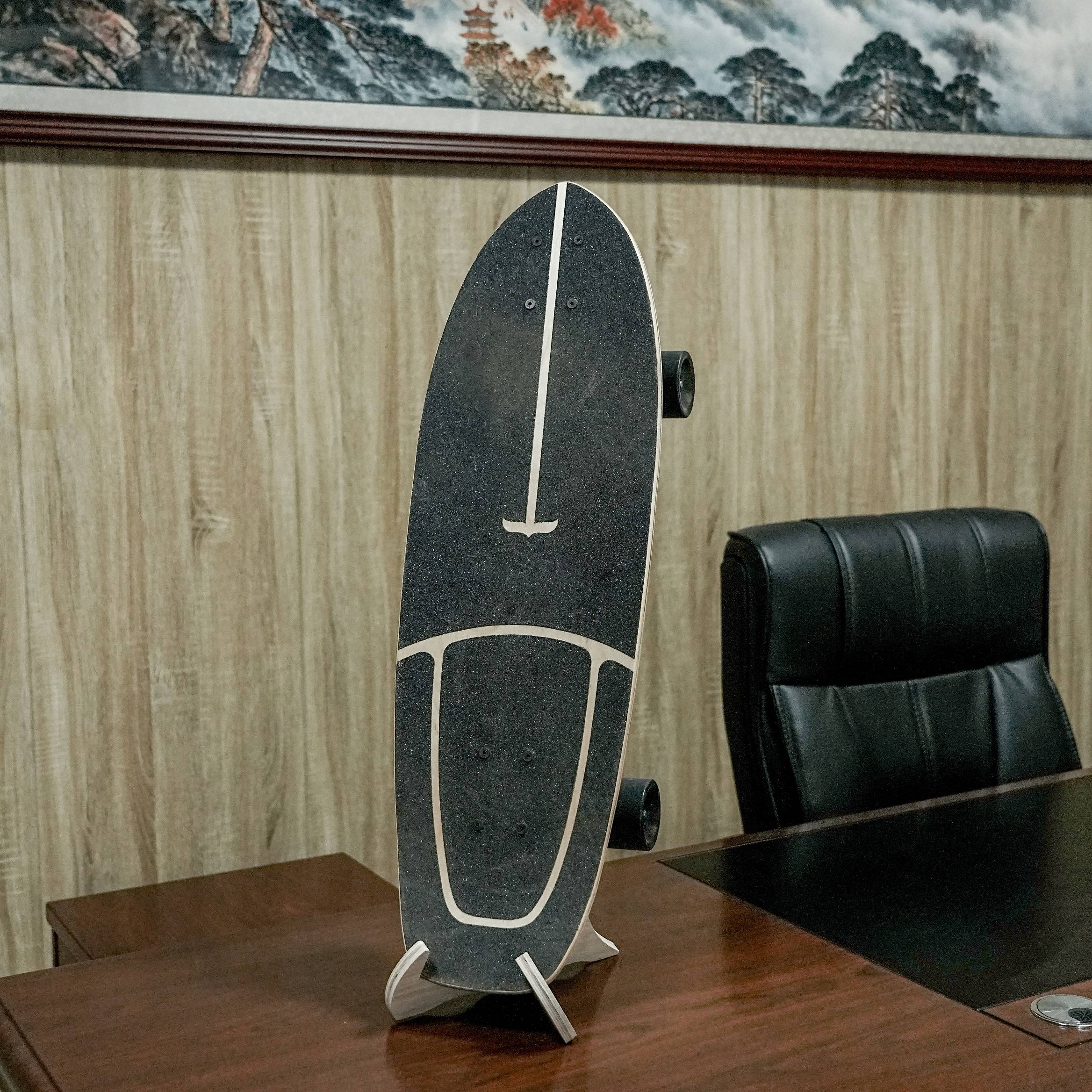 Exemptation of a variety of skateboarding, a variety of skateboarding small fish plates, long board, snowboard placed bracket storage rack