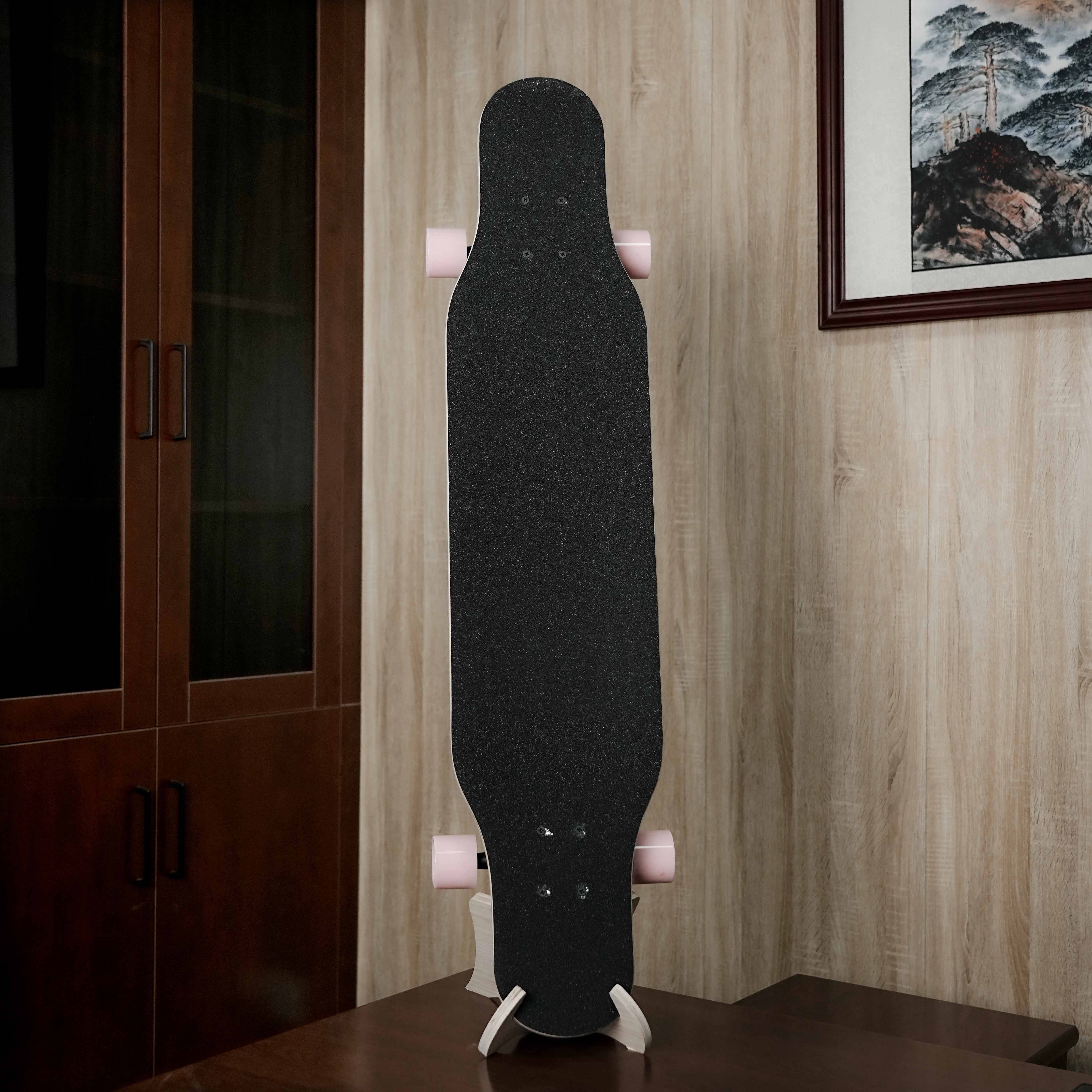 Exemptation of a variety of skateboarding, a variety of skateboarding small fish plates, long board, snowboard placed bracket storage rack